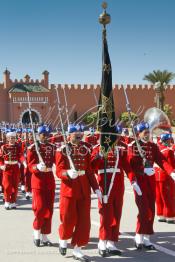 Image du Maroc Professionnelle de  Garde royale devant le palais royal de Marrakech, le 11 Février 2005  (Photo / Abdeljalil Bounhar)